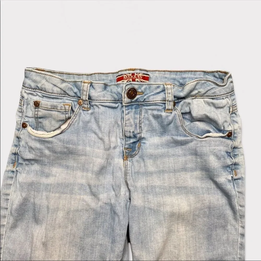 Makers | Light Wash Jeans - Picture 2 of 4